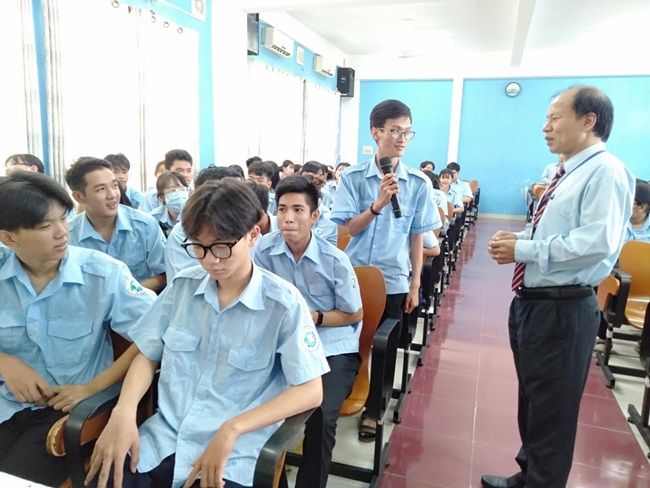 Trường Trung Cấp Kinh Tế - Kỹ Thuật Nguyễn Hữu Cảnh (Ảnh 2)
