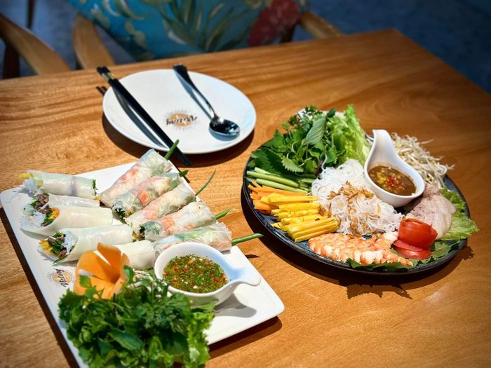 Góc check-in sang trọng tại Victory Coffee & Bistro