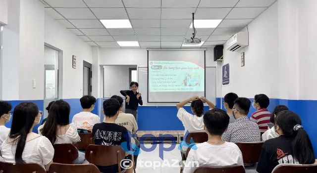 luyện thi chất lượng tại Hồng Chuyên