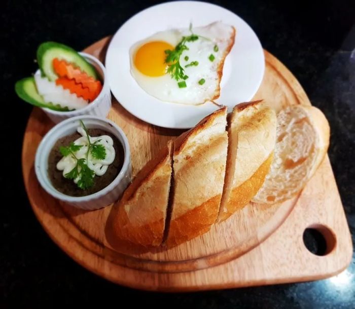 Góc ảnh ấm cúng tại 74 Bistro