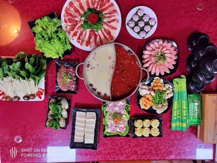 Không gian ẩm thực đặc sắc tại Nhà Hàng Đinh Gia 2