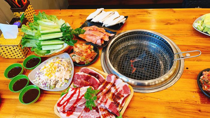 Không gian ấm cúng tại Lẩu Nướng Gosan