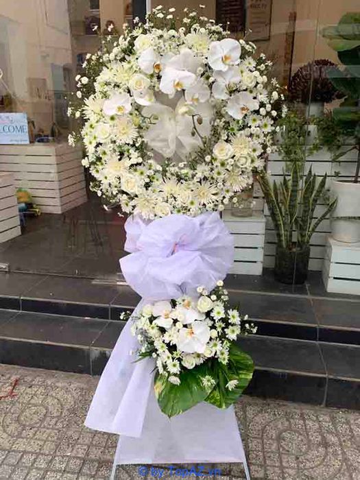Nơi đặt vòng hoa đám tang tại Hà Nội