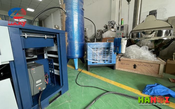 Máy nén khí trục vít 2 cấp - Trợ thủ đắc lực cho ngành công nghiệp hiện đại