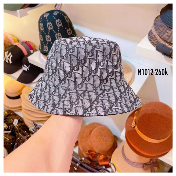 Bộ sưu tập mũ đa dạng tại Rubi Accessories
