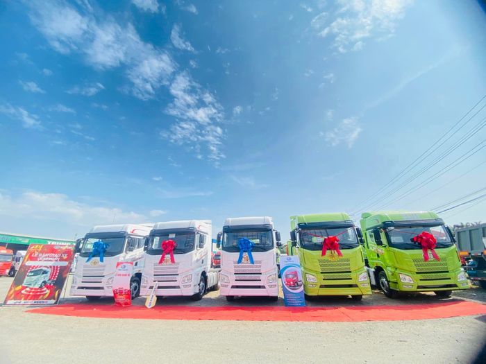 Hình ảnh trung tâm điều hành và hệ thống kho bãi Á Châu