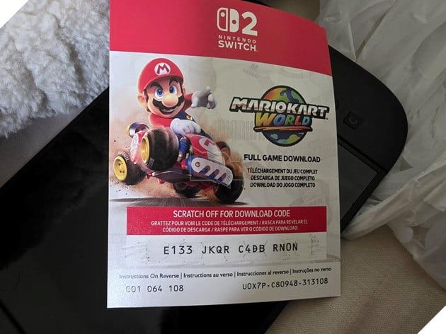 Chiếc Switch 2 này trông như vừa mới ra hộp, chỉ có điều mã trò chơi Mario Kart World đã bị sử dụng mất rồi