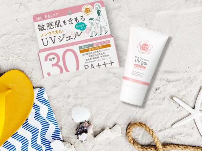 Hình ảnh thực tế gel chống nắng Shigaisen Yohou SPF30 - thiết kế tuýp sang trọng với dung tích 65g dùng được cho cả gia đình