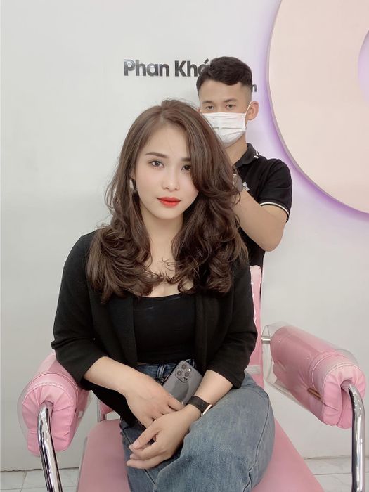 Không gian sang trọng và hiện đại tại Phan Khánh Hair