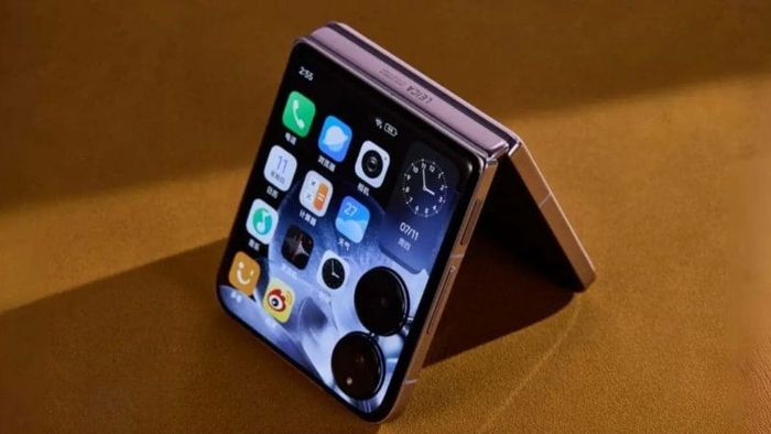 Xiaomi MIX Flip 2