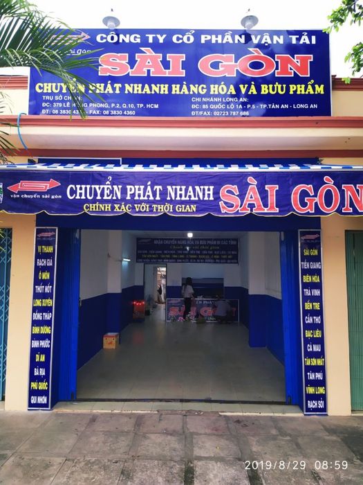 Hình ảnh hệ thống kho bãi và nhân viên Vận Tải Sài Gòn