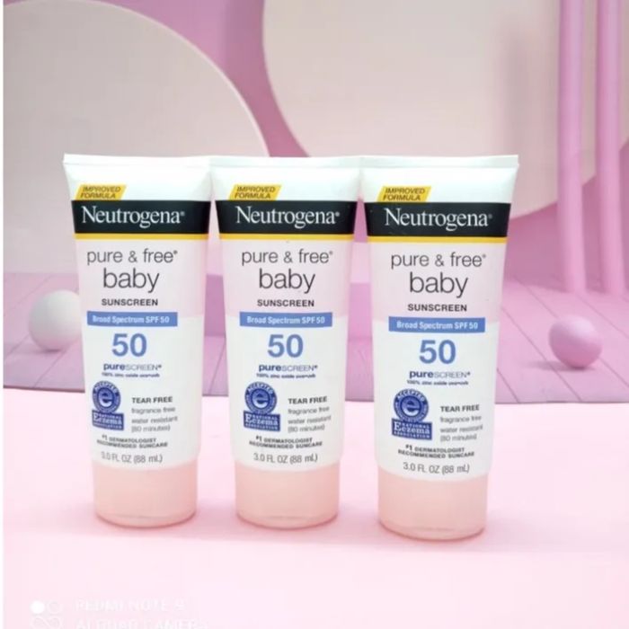 Hình ảnh thực tế kem chống nắng Neutrogena Pure & Free Baby SPF 50 - thiết kế tuýp nhỏ gọn, dễ dàng mang theo khi du lịch hay dã ngoại