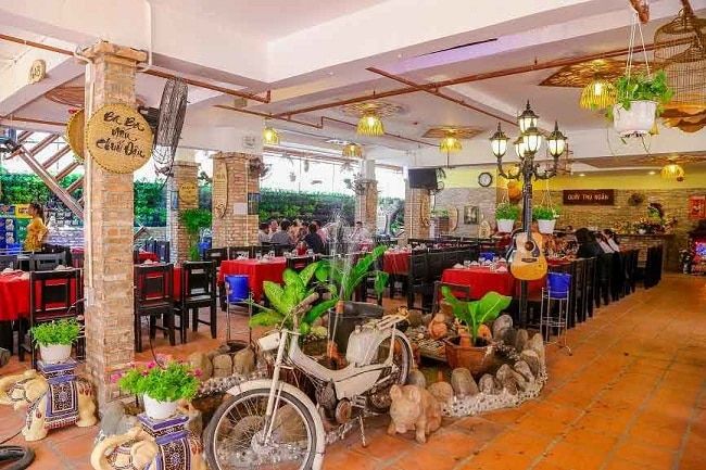 Quê Nhà là một trong những quán nhậu hàng đầu tại TP. Hồ Chí Minh, nổi bật trong danh sách các địa chỉ ăn uống nổi tiếng của thành phố.