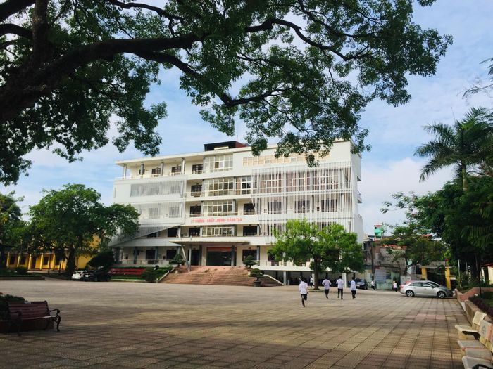 Hình ảnh ấn tượng về THPT Hàn Thuyên - ngôi trường cổ kính với kiến trúc Pháp cổ độc đáo