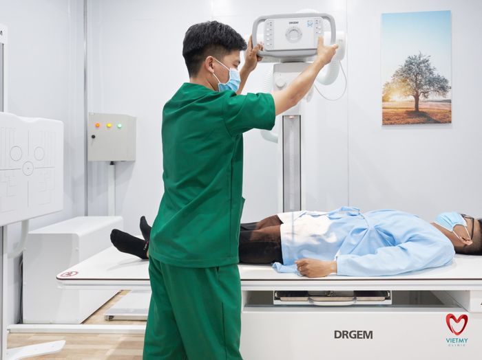Hình ảnh đội ngũ y bác sĩ chuyên nghiệp tại Phòng khám Đa khoa Quốc tế Việt Mỹ