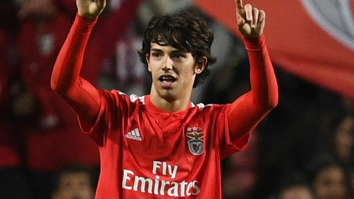 Joao Felix, cầu thủ trẻ tài năng, đã được Benfica bán cho Atletico Madrid với mức phí kỷ lục 101 triệu bảng.