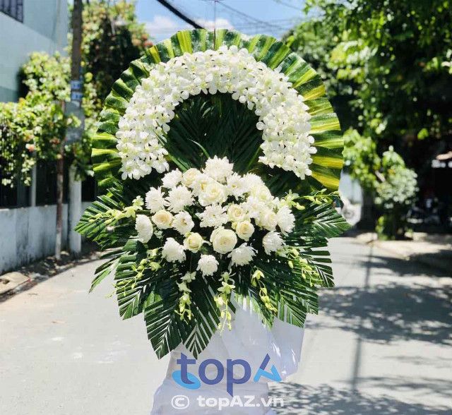 Dịch vụ đặt hoa viếng chia buồn uy tín tại Quận 12