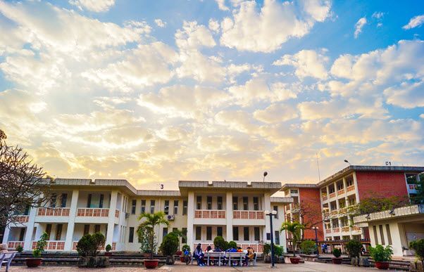 Khuôn viên hiện đại của Đại học Ngoại ngữ - ĐHQG Hà Nội