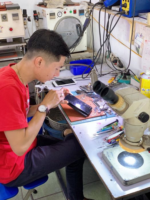 Hệ thống máy móc hiện đại tại Lương Gia Mobile