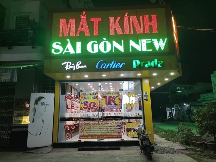 Không gian trưng bày ấn tượng tại Mắt Kính Sài Gòn New