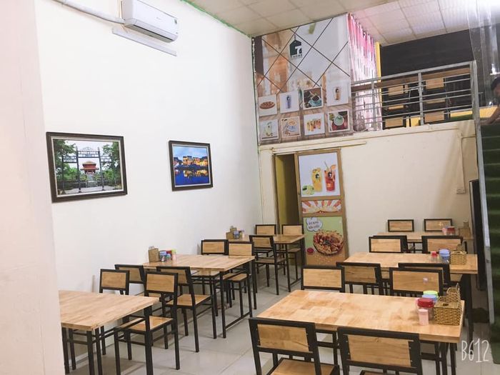 Khung cảnh quán sạch sẽ, thoáng đãng