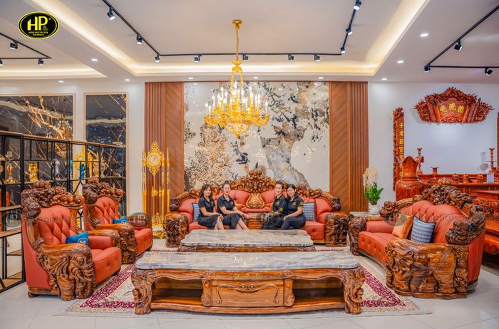 Hình ảnh showroom Hưng Phát Luxury