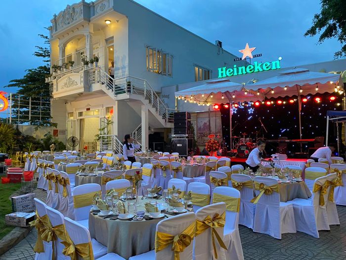 Không gian sang trọng và hiện đại tại Nhà Hàng Hải Đông