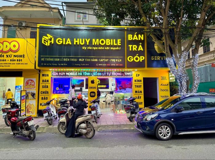 Quy trình ép kính chuyên nghiệp tại Gia Huy Mobile