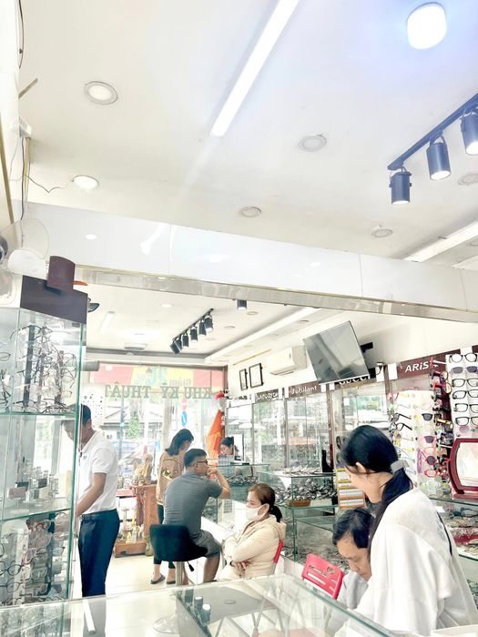 Không gian cửa hàng sang trọng tại Điện Biên Phủ Eyewear