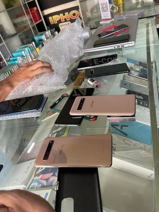 Quy trình ép kính chuẩn tại Tường An Mobile