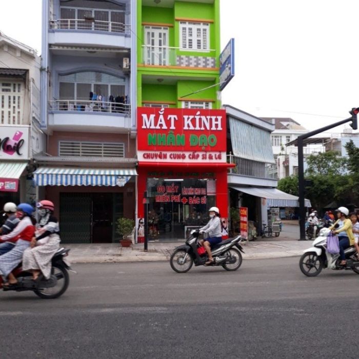 Không gian trưng bày ấn tượng tại Mắt Kính Nhân Đạo