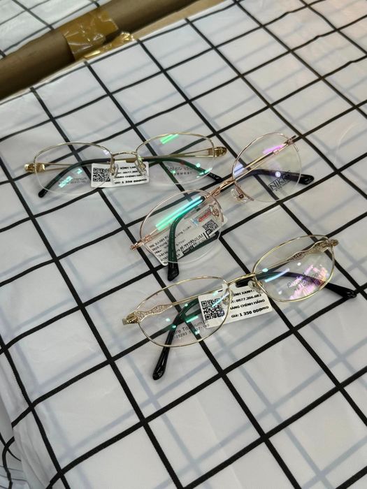 Bộ sưu tập kính đa dạng tại Xanh Pôn Eyewear