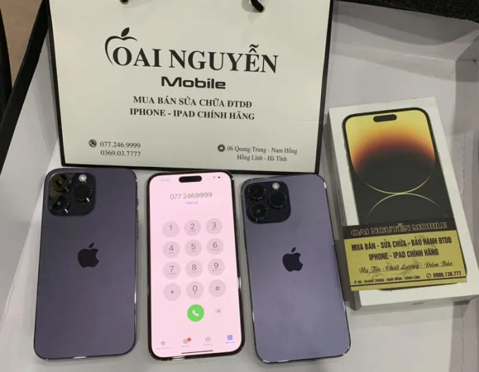 Không gian trưng bày sản phẩm tại Oai Nguyễn Mobile