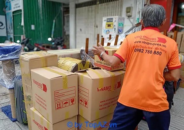 Vinamoves cung cấp dịch vụ chuyển nhà trọn gói với mức giá hợp lý, giúp bạn tiết kiệm thời gian và công sức trong mọi công đoạn.