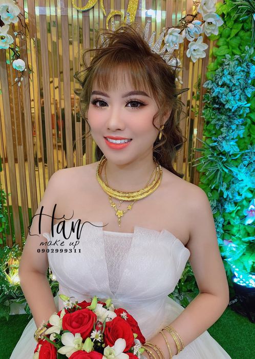 Hình ảnh 3 của Tiệm áo cưới Hân makeup