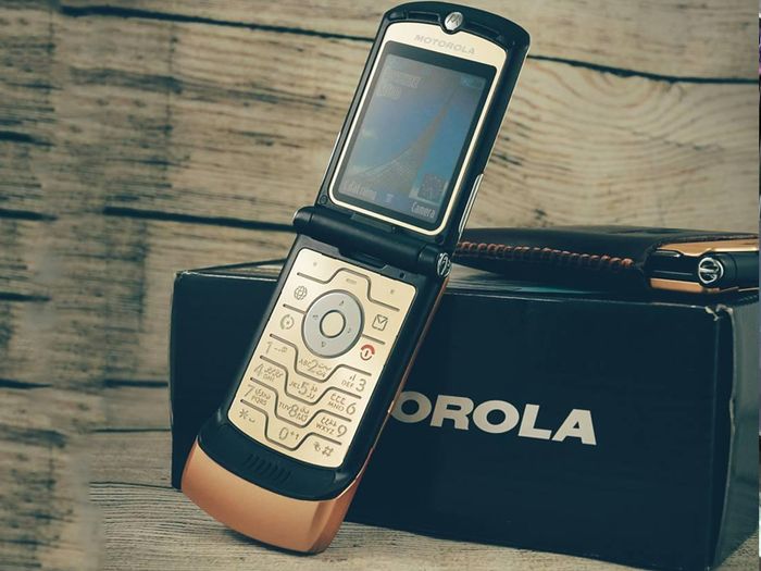 the-gioi-di-dong-dich-vu-thay-man-hinh-motorola-chinh-hang-Mytour