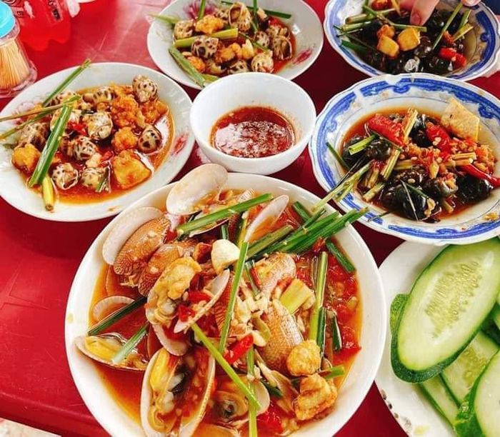 Những món ốc đồng quê đặc sắc tại Ốc Triều Thuỷ