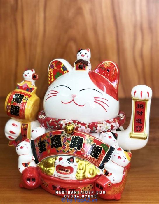 Mèo Thần Tài Vẫy Tay Cầm Búa Vàng Cõng Mèo Con