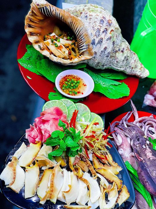 Không gian ấn tượng tại ỐC GOLD