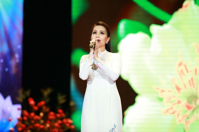 Hình ảnh ca sĩ Cẩm Ly ảnh 1