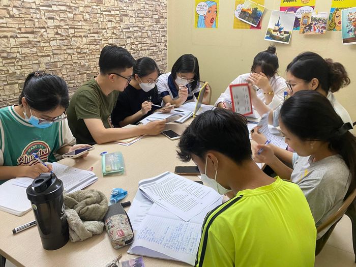 Hình ảnh học tập tại HuyenIELTS