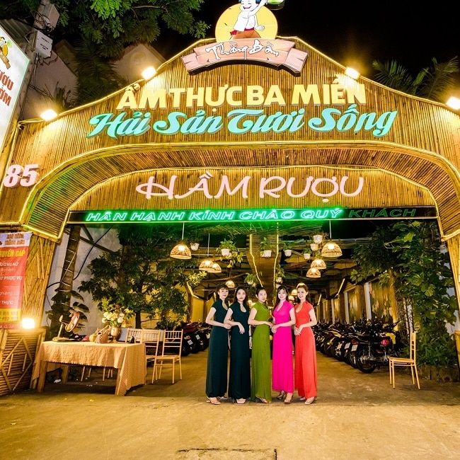 Không gian ẩm thực Hầm Rượu Thằng Bờm