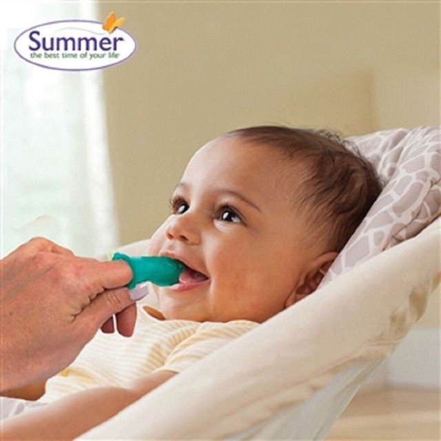 Hình ảnh thực tế bàn chải xỏ ngón Summer Infant từ nhiều góc độ