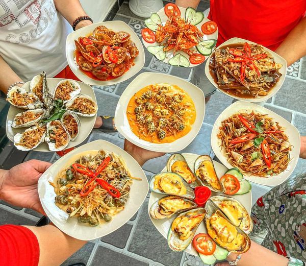 Không gian thoáng mát với view hồ tại Ốc Biển Quán