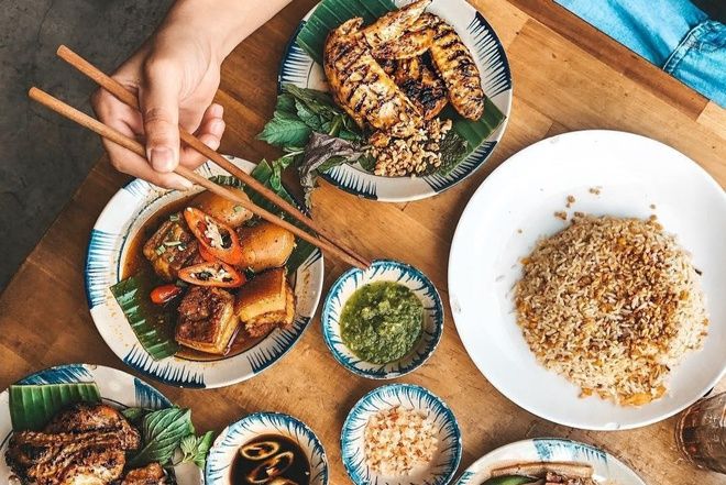 Danh sách những địa điểm tuyệt vời để thưởng thức các món ăn đặc sắc, đậm đà hương vị Việt ngay tại Sài Gòn, giúp bạn cảm nhận lại những dư vị thân thuộc của quê nhà.