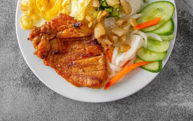 Cơm tấm Quận 10 - Hương vị đậm đà, giá cả bình dân