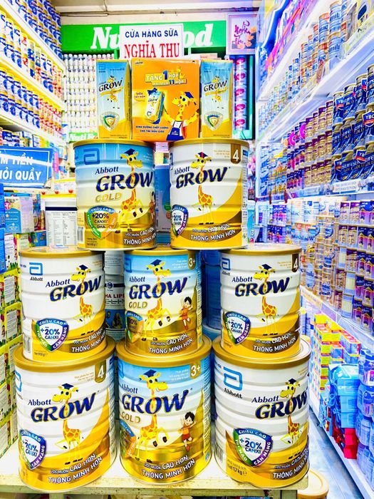 Góc nhìn chân thực về kệ trưng bày sản phẩm đa dạng tại Cửa Hàng Sữa Nghĩa Thu - Ảnh 2