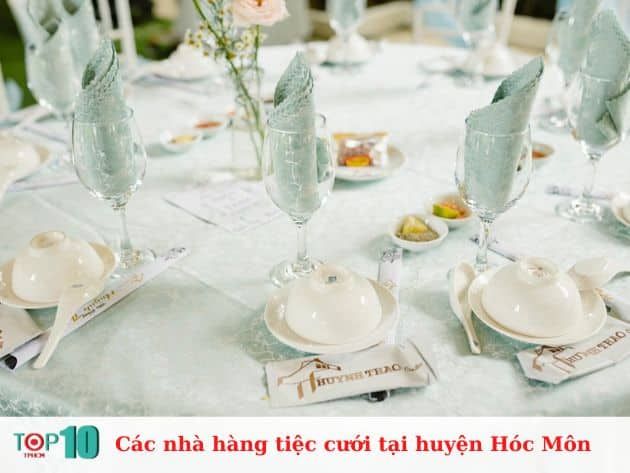 Danh sách các nhà hàng tiệc cưới tại Hóc Môn nổi bật với không gian sang trọng, uy tín và chất lượng, hứa hẹn mang đến cho bạn một buổi lễ trọng đại đầy ấn tượng.