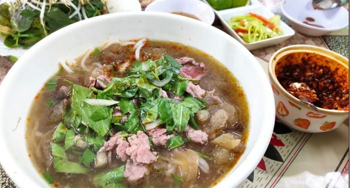Hình ảnh tô bún bò Huế Thanh My thơm ngon đầy đặn