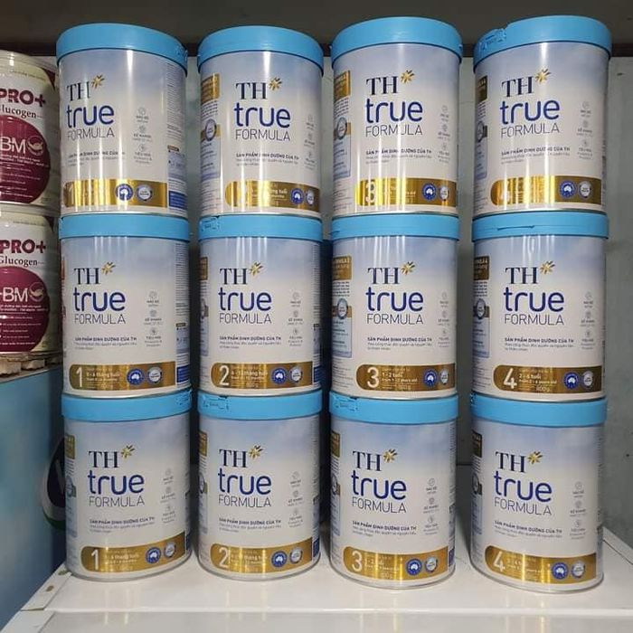 Hình ảnh trưng bày sản phẩm tại Cửa Hàng Sữa Tư Trí